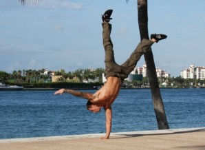 One arm Handstand